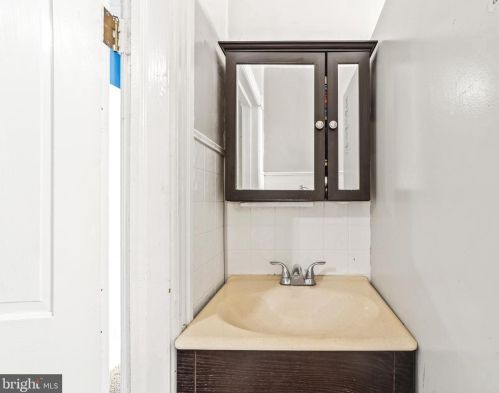 33 Mcclellan Ave, Trenton NJ 08610-6050 exterior