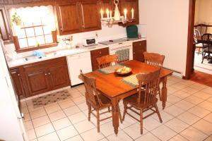 660 Oak Tree Rd, Old Line PA  17545-9470 exterior