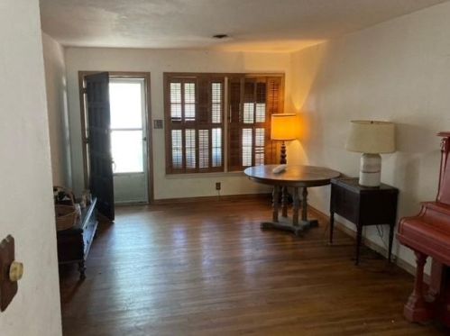 908 Crescent St, Denton, TX 76201-2812