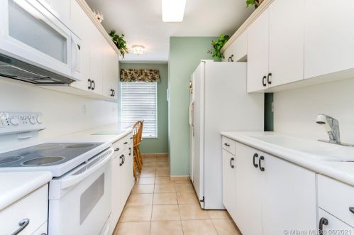 7345 4th Ave, Hialeah, FL 33014-5069