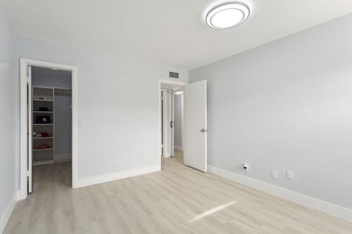 916 Flanders T, Delray Beach FL  33484-5354 exterior