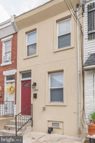 2553 Collins St, Philadelphia, PA 19125-1724