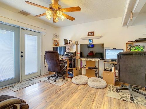 945 14th St, Saint Petersburg FL  33705-1242 exterior