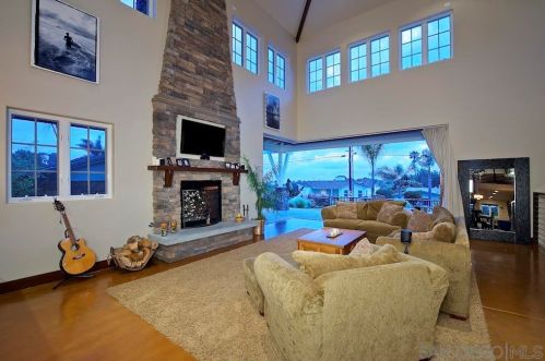 975 Eolus Ave, Encinitas CA  92024-2186 exterior