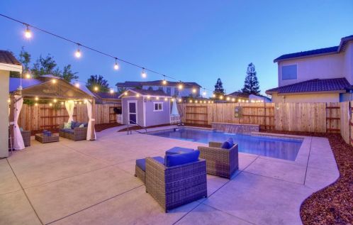 9674 Two Harbors Dr, Elk Grove CA  95624-4491 exterior