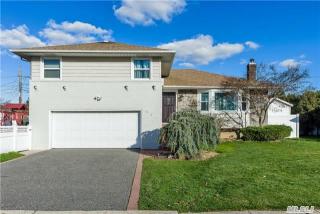 681 Sherman Ct, Westbury, NY 11590-5417