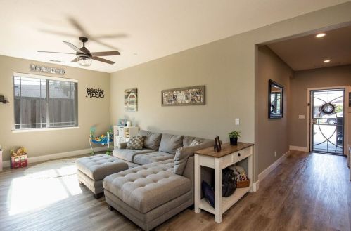 2440 Greenboro St, Turlock CA  95382-1433 exterior