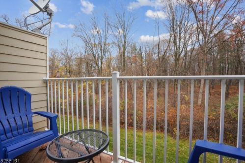 8 Dylan Dr, Sparta NJ  07871-2875 exterior