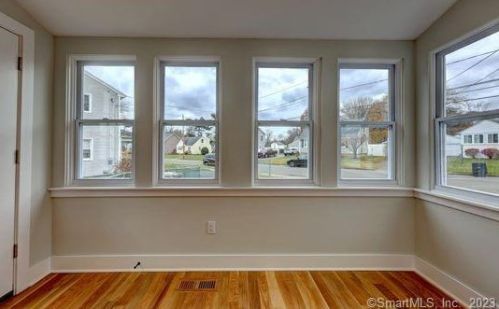 242 Meadowside Rd, Milford CT  06460-4528 exterior