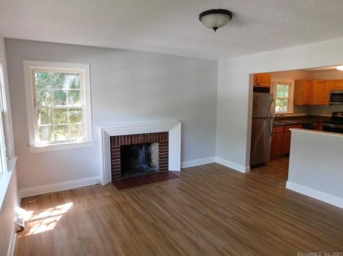 31 Linda Ave, Uncasville CT  06382-1722 exterior