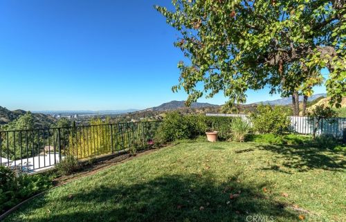 2755 Valle Vista Dr, Glendale CA  91206-4720 exterior