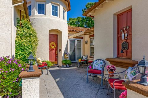 2415 Muirfield Way, Gilroy, CA 95020-3059