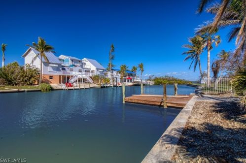 267 Flamingo St, Fort Myers Beach FL  33931-4311 exterior