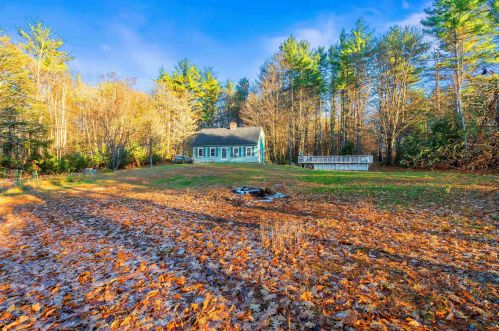 33 Sherwood Forest Rd, Weare, NH 03281-6017