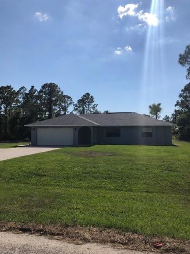 513 Lake Ave, Lehigh Acres, FL 33972-4041