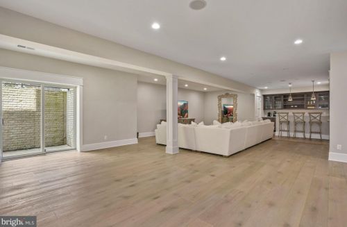 1044 Manning St, Great Falls VA  22066-1922 exterior