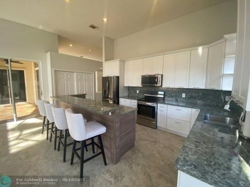 327 188th Ter, Hollywood FL  33029-5441 exterior