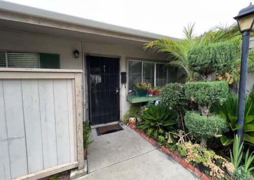 631 6th St, Tustin, CA 92780-8524