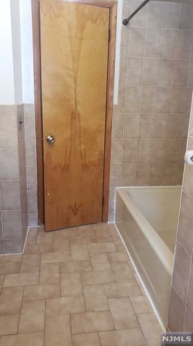 310 4th St, Palisades Park NJ  07650-2221 exterior