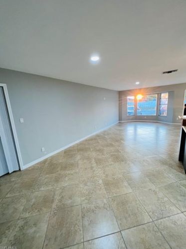 1884 49th St, Naples, FL 34116-5771