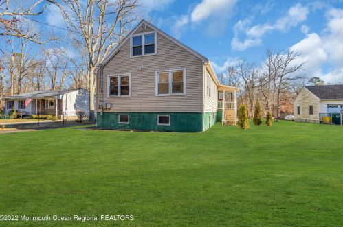 237 Cassville Rd, Jackson Twp NJ  08527-4717 exterior