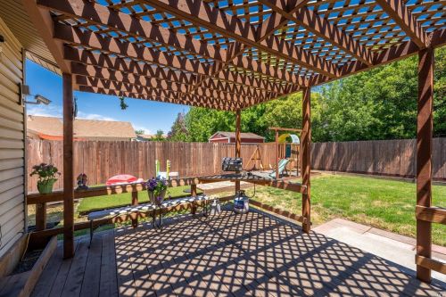 361 Sherry Dr, Ukiah CA  95482-3388 exterior