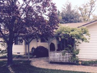 770 Oakway Cir, Ashland, OR 97520-3407