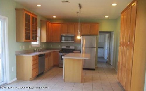 228 Kristi Shay Ln, Bricktown, NJ 08723-6370