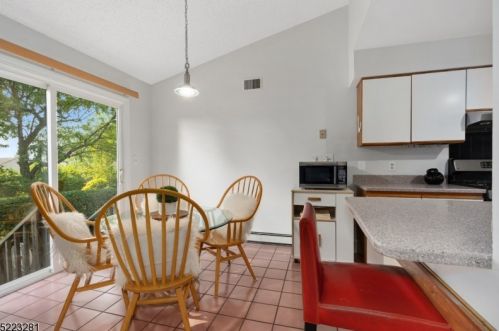 42 Redwood Ter, Flemington NJ  08822-3021 exterior