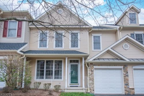 35 Rolling Views Dr, West Paterson, NJ 07424-2641