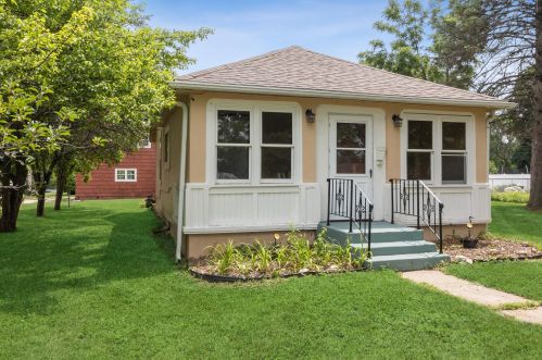 1151 Center St, Lake Geneva, WI 53147-1207