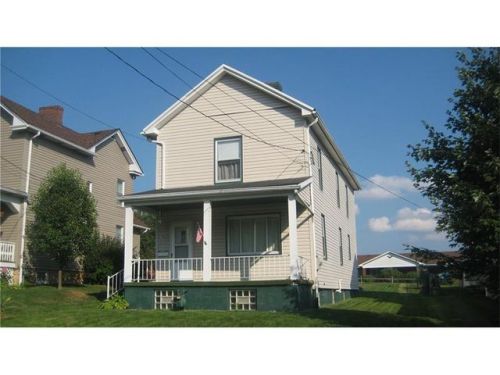722 Julia St, Jeannette, PA 15644-1359