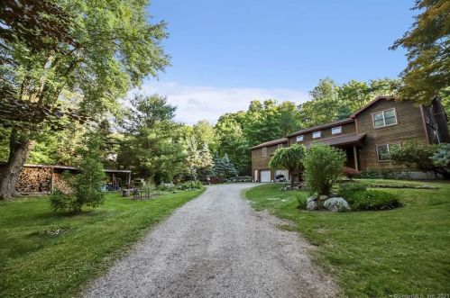 646 Branchville Rd, Ridgefield CT  06877-6128 exterior