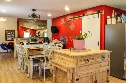 15582 Long Run Rd, Laurelville, OH 43135-9543