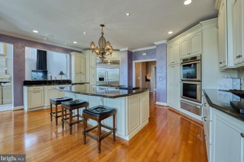 43527 Butler Pl, Leesburg VA 20176-7428 exterior