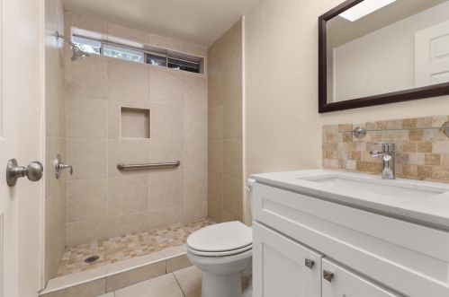 303 Washington St, Modesto CA  95351-2837 exterior