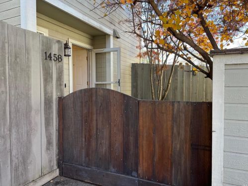 1458 Townview Ave, Santa Rosa, CA 95405-7561
