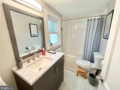 35 Wilbur Henry Dr, Florence NJ  08518-2701 exterior