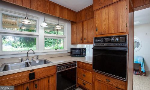 252 Redwood St, Hummelstown PA  17036-2619 exterior