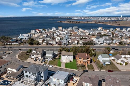 316 Sunset Dr, Pelican Island NJ  08751-2225 exterior