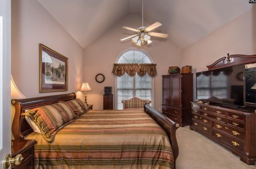 140 Clubhouse Dr, Cayce-West Columbia SC 29172-2584 exterior