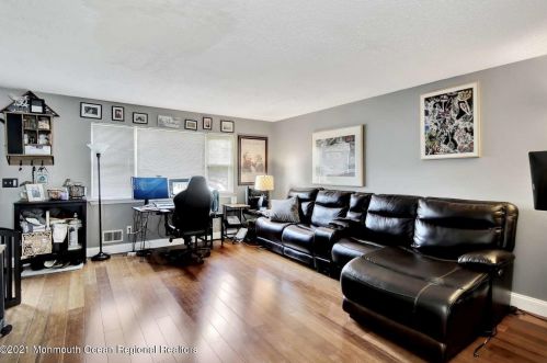 1020 Tammy Ct, Bricktown, NJ 08724-7184