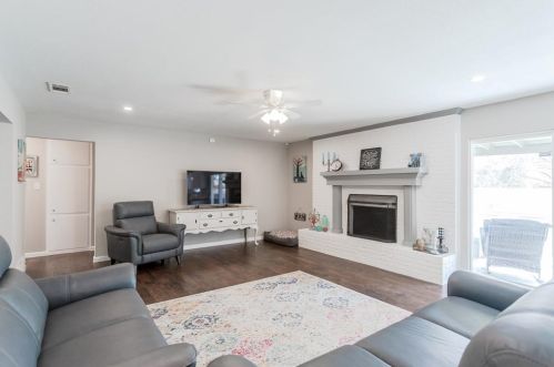 6104 Wrigley Way, Fort Worth, TX 76133-3530