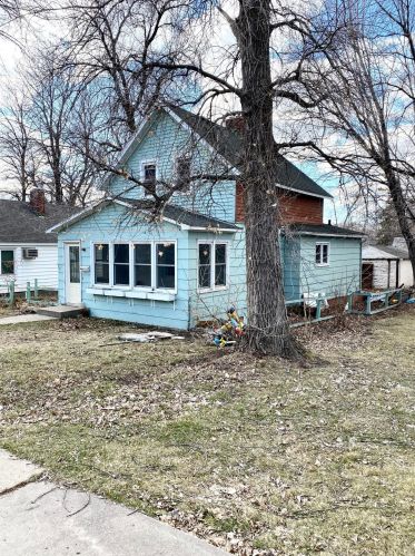 307 6th St, Morris MN  56267-1968 exterior