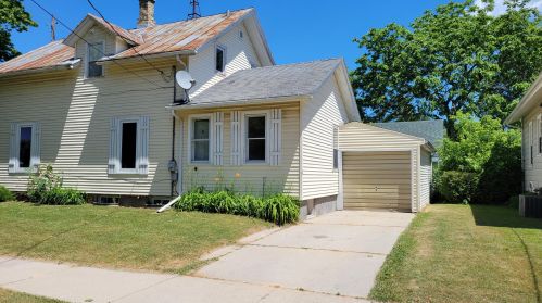 1121 New York Ave, Manitowoc, WI 54220-3214