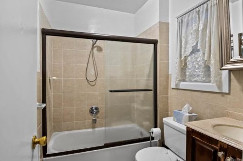 828 226th St, Bronx NY  10466-4419 exterior