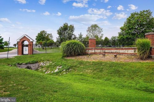 8970 Fascination Ct, Lorton VA  22079-5704 exterior