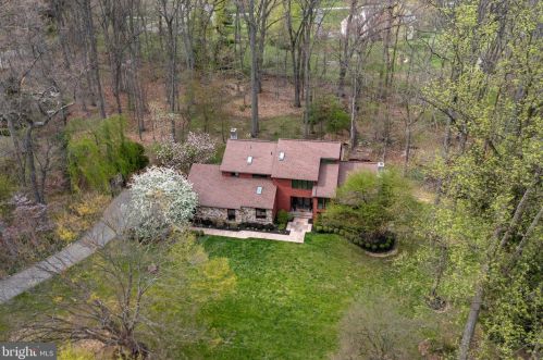 7 Clover Ln, Downingtown, PA 19335-1242