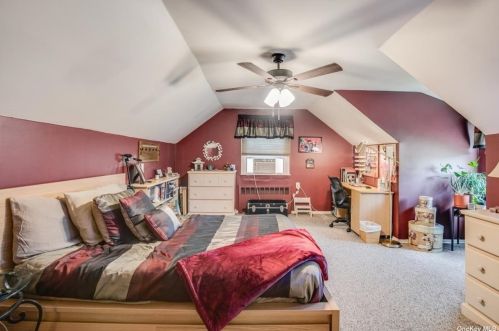 7 Parkview Cir, Bethpage NY  11714-2309 exterior