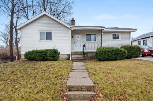 330 Grove St, Manawa WI  54949-9251 exterior